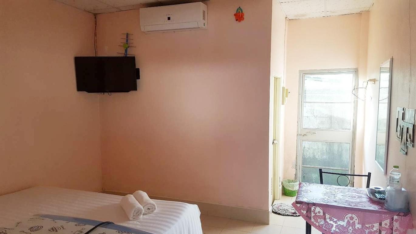 Montra Guesthouse Ранонг Екстер'єр фото
