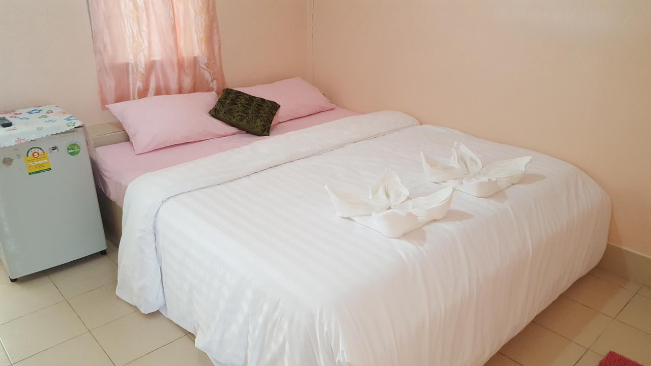 Montra Guesthouse Ранонг Екстер'єр фото